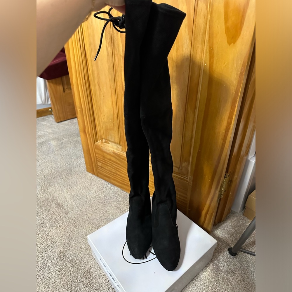 Steve Madden GLEEMER over knee boots w laces in the back so 7.5 GREAT CONDITION